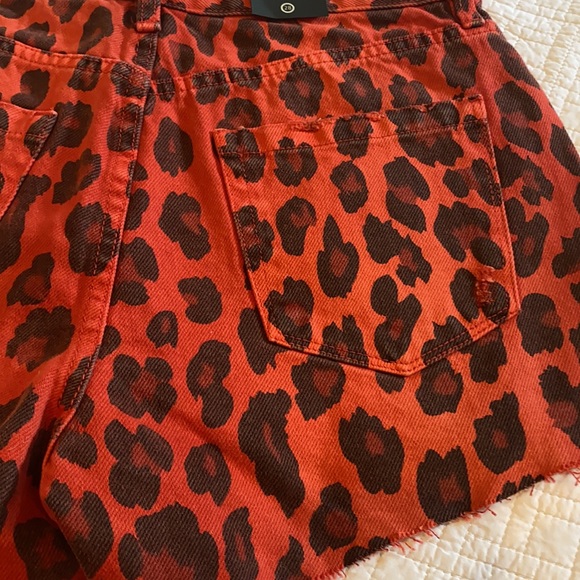 NWT BLANKNYC cheetah red and black cut offs shorts size 26 - Picture 8 of 15